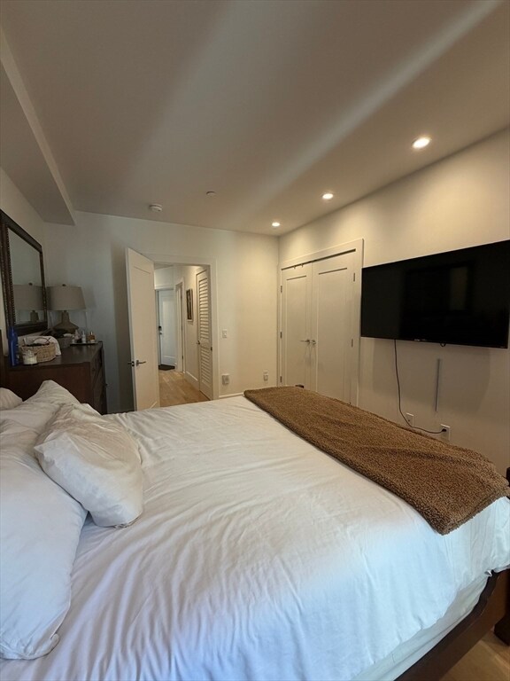 Building Photo - 283 Old Colony Ave