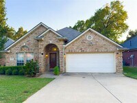 Building Photo - 3709 Alder Trail