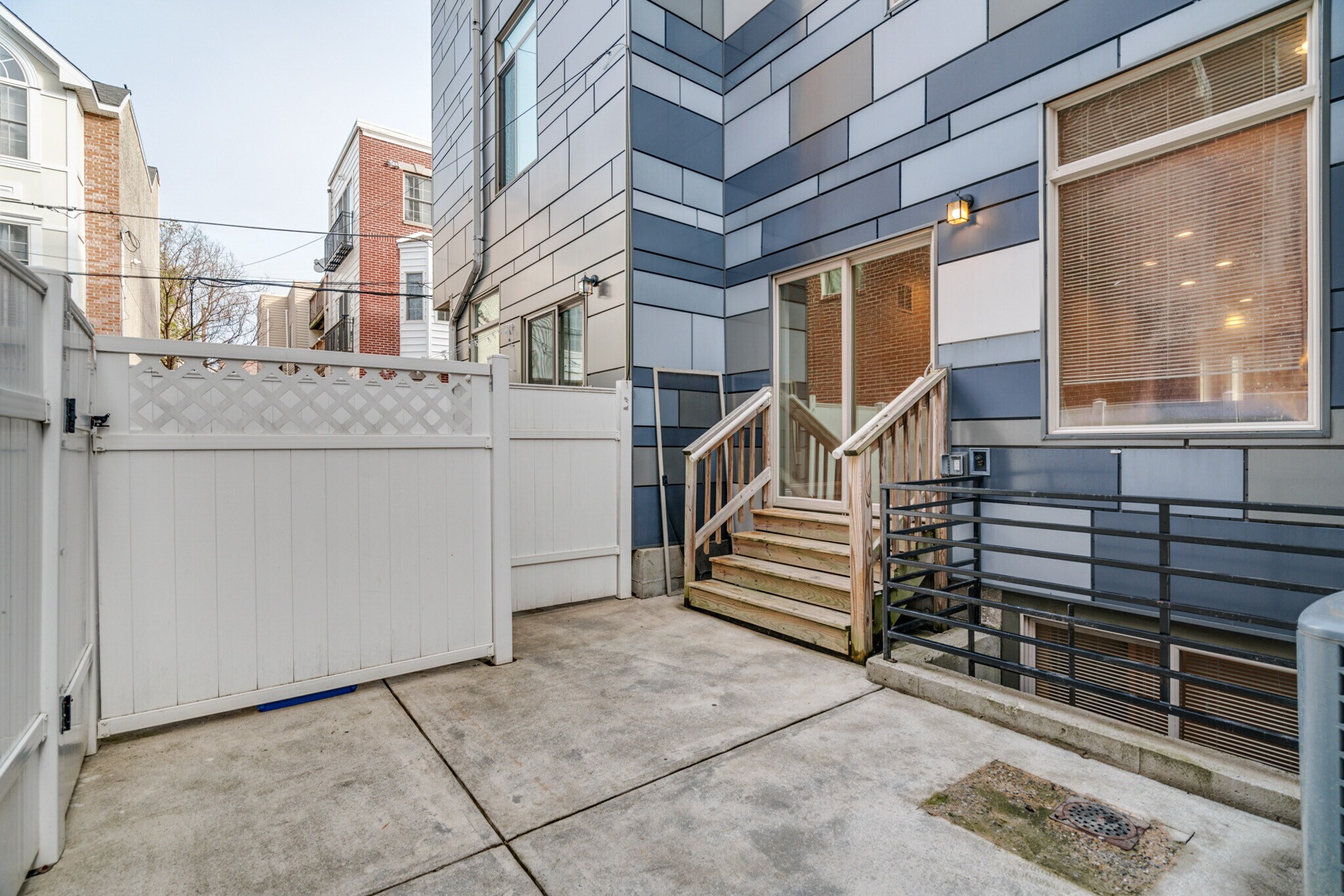 Building Photo - 1014 S 19th St