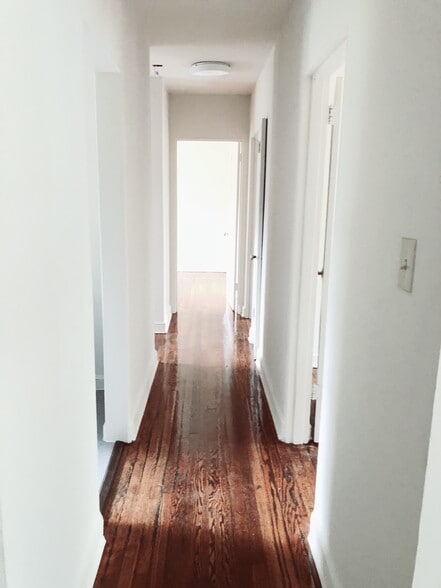 Building Photo - 100 Schuyler Rd