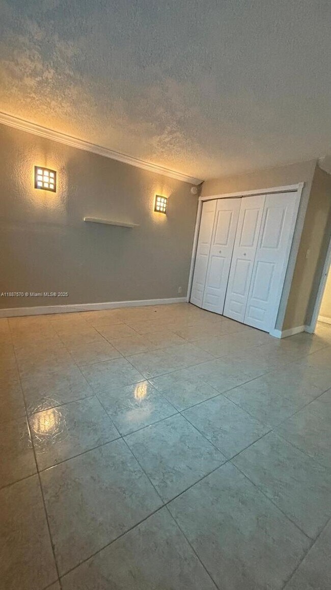 Building Photo - 1913 S Ocean Dr