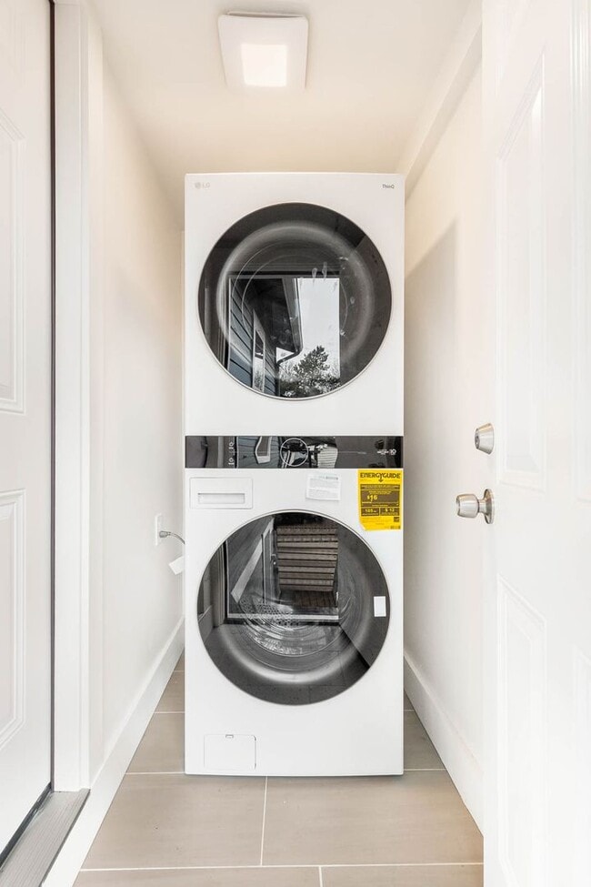 Building Photo - 2614 E Olive St