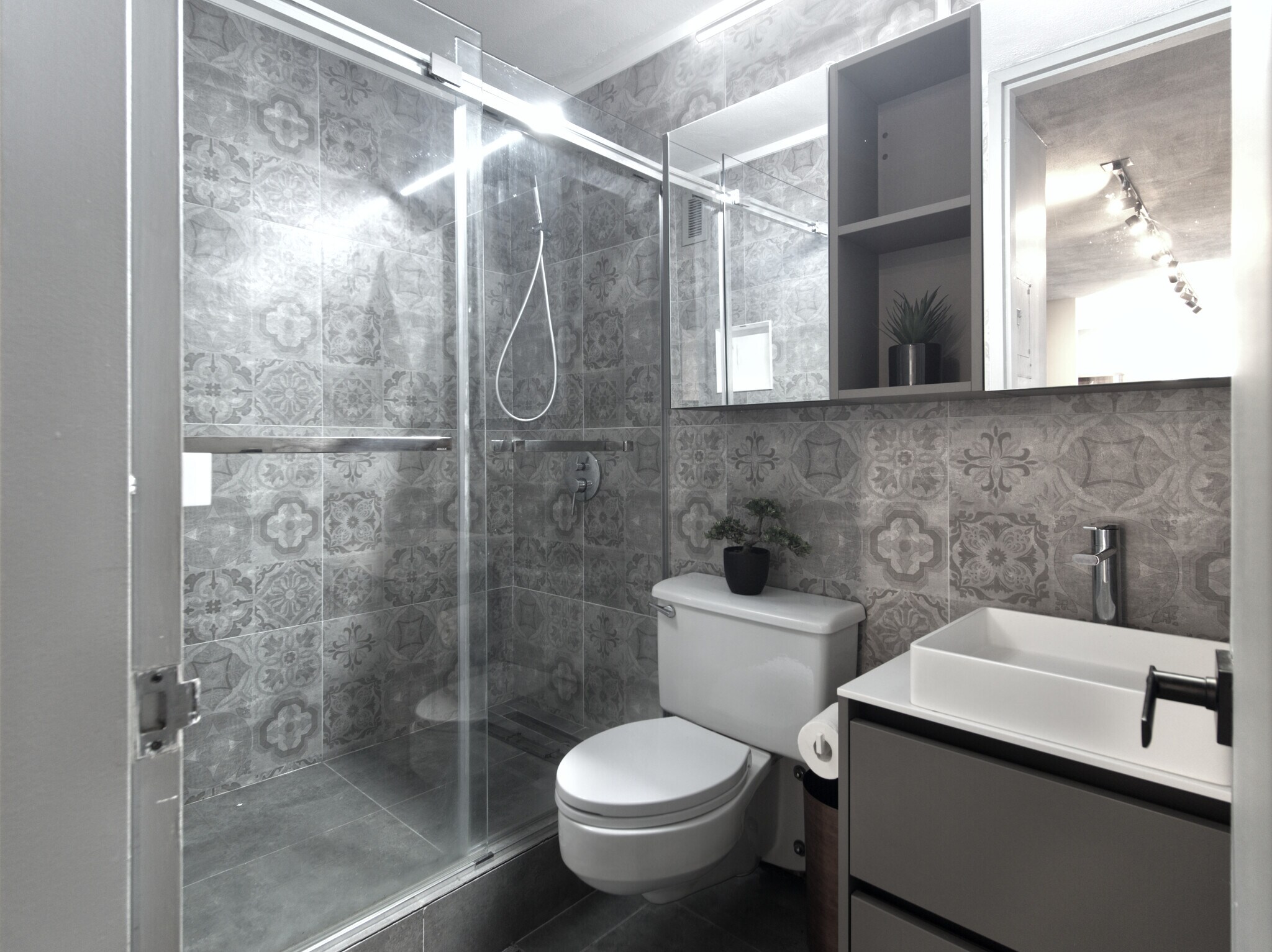 Building Photo - 1 Gold St