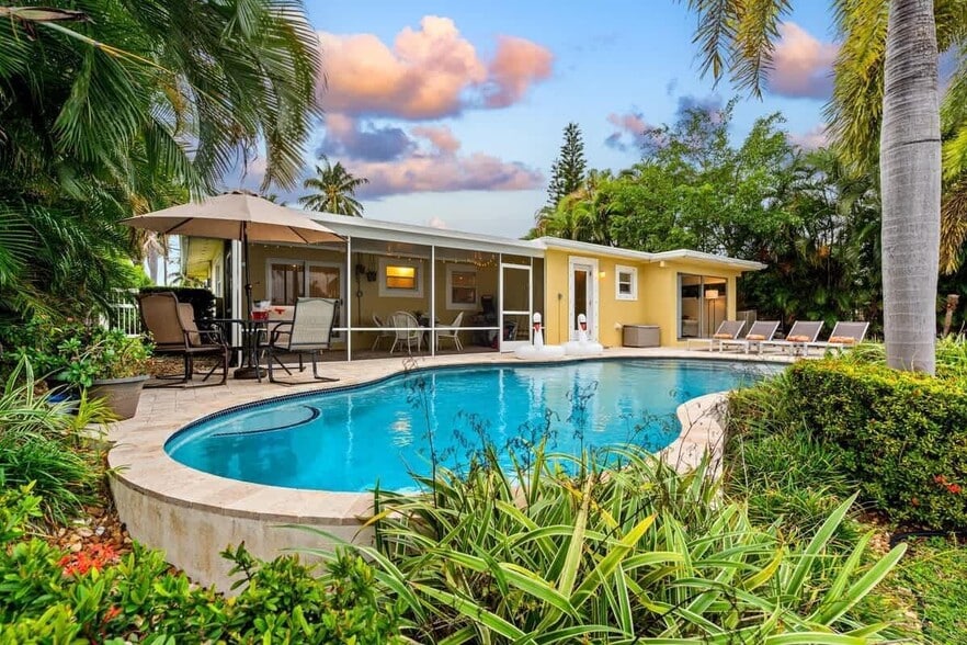 Building Photo - 720 SE 5th Ave