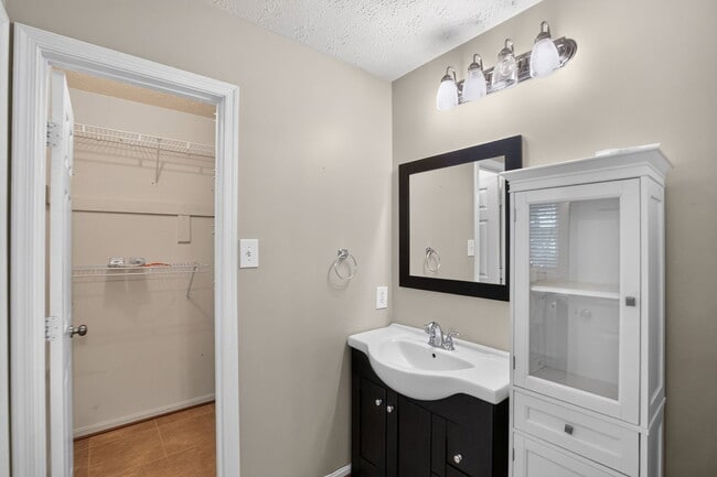 Building Photo - 6003 Bobcat Ct