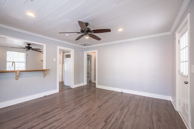 Building Photo - Charming East Austin 2BR w/ Character & Walkable Location