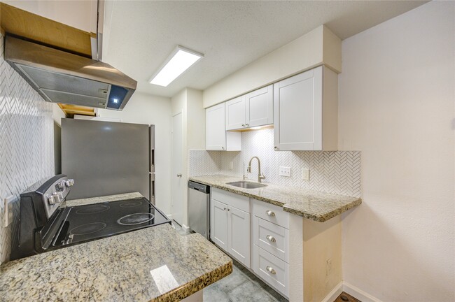 Building Photo - 2120 Wilcrest Dr