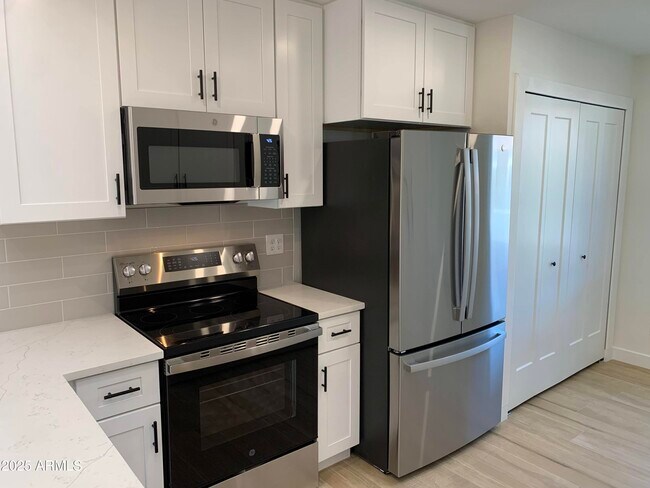 Building Photo - 7721 E Sandalwood Dr