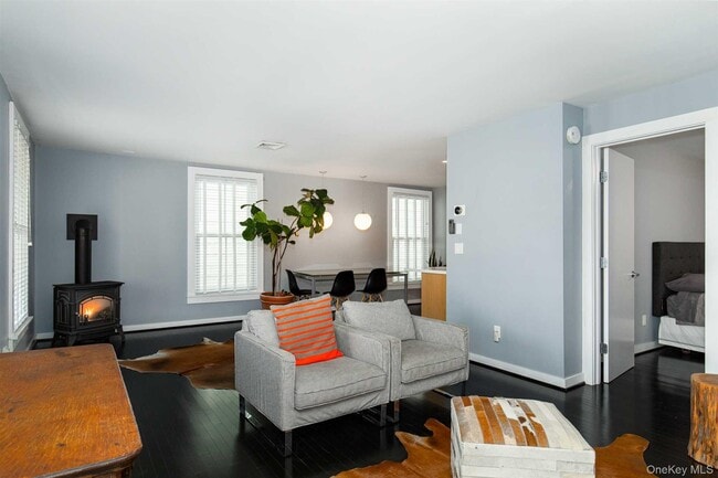 Building Photo - 44 Main St