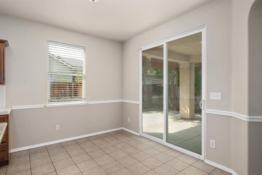 Building Photo - 68 W Bordeaux Ln