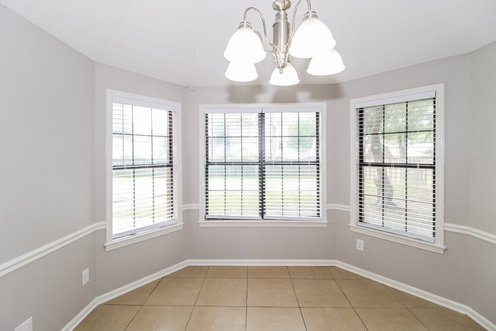 Building Photo - 4879 Baywood Dr