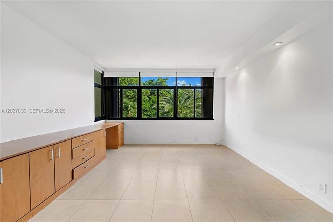 Building Photo - 181 Crandon Blvd