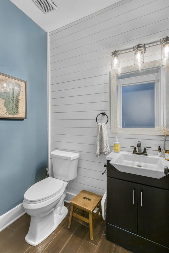 Building Photo - Spacious 4 Bedroom Home in Auburn