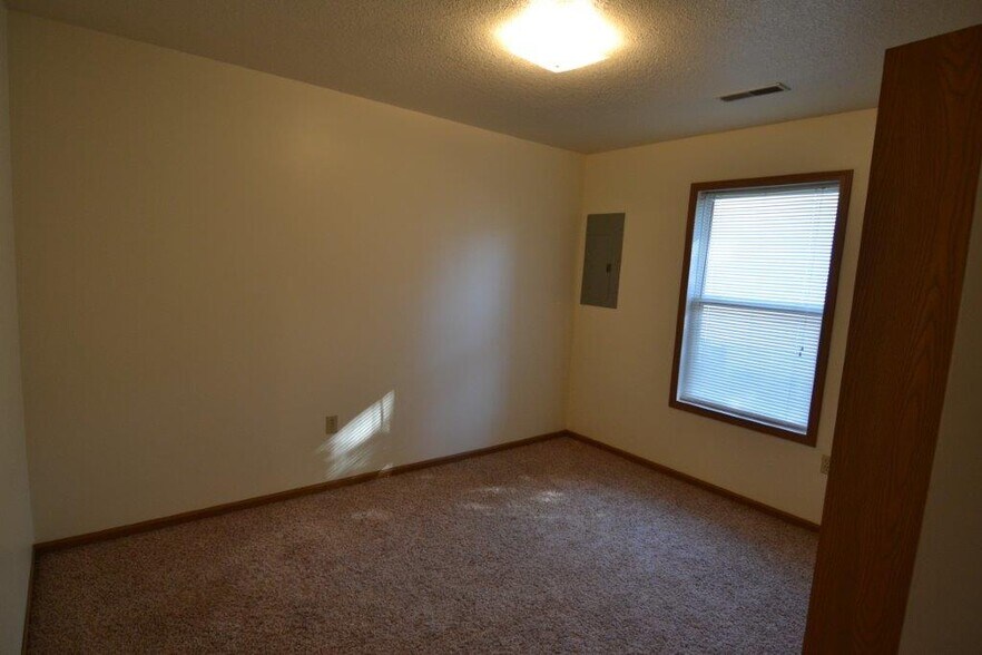 Building Photo - 1008 E Randolph St