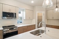 Building Photo - NEW Bothell Townhome | 4 Bedroom | $3490