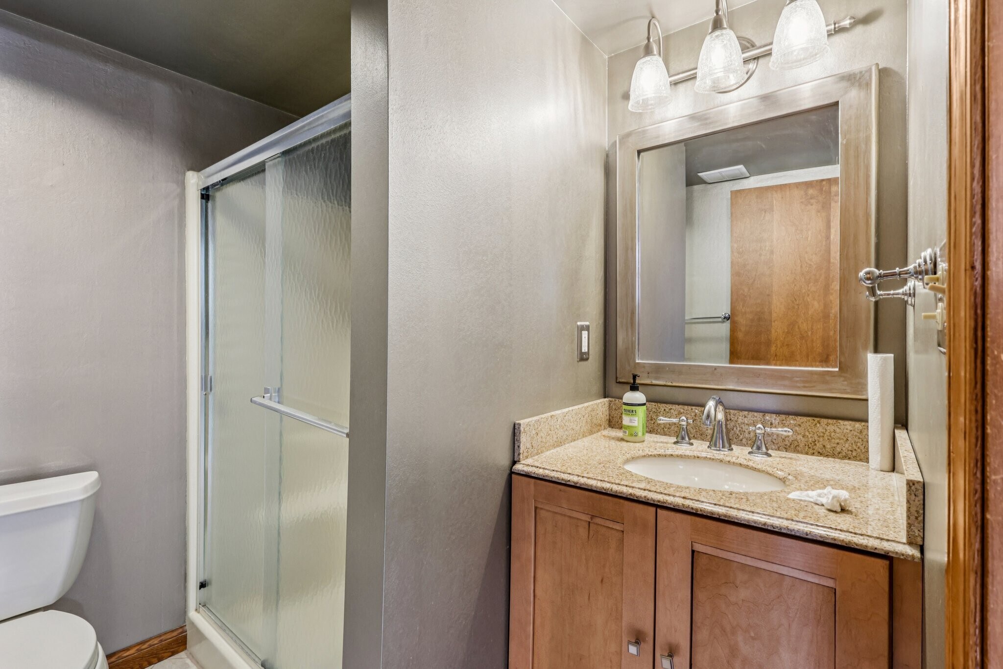 Building Photo - 6235 Sunnywood Dr