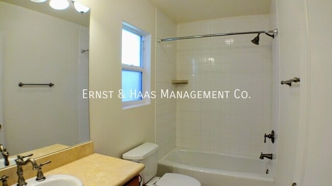 Building Photo - 1148 Termino Ave