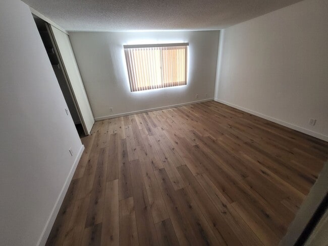 Building Photo - 4392 Green Ave