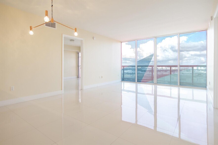 Primary Photo - 50 Biscayne Blvd