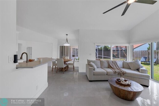 Building Photo - 9585 Carousel Cir S