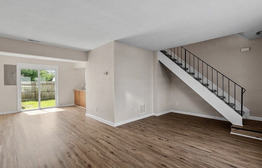 Building Photo - 3596 Windmill Dr