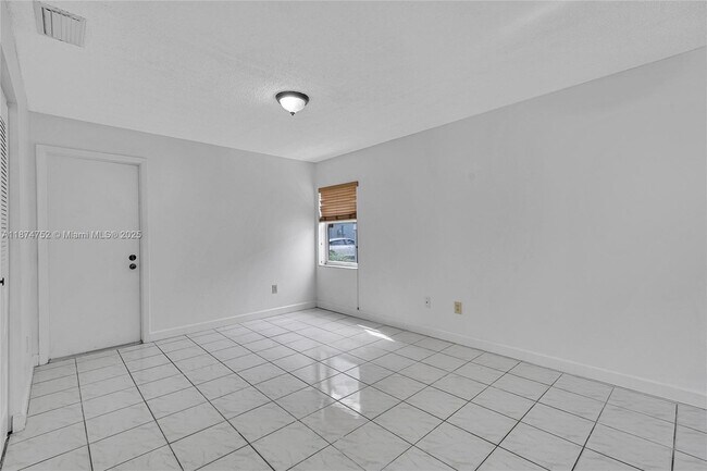 Building Photo - 815 NW 98th Ave