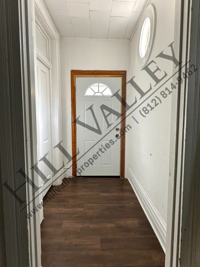 Building Photo - Large four bedroom in Farrington's Grove Historical District