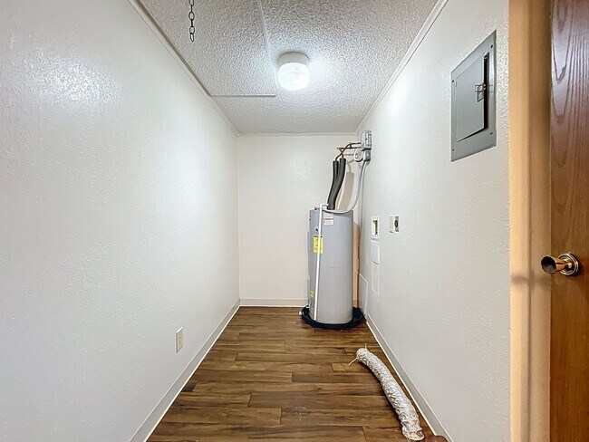 Building Photo - The Hampton - 1 Bedroom 1 Bathroom with inside laundry