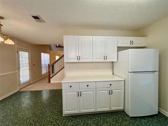 Building Photo - 3399 Benthollow Ln