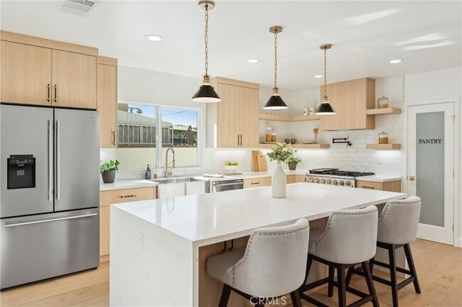 Building Photo - 3945 S Norton Ave