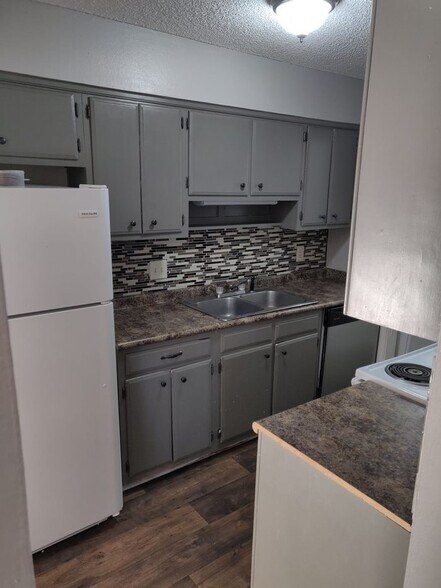 Building Photo - 103 Thornwell Ct
