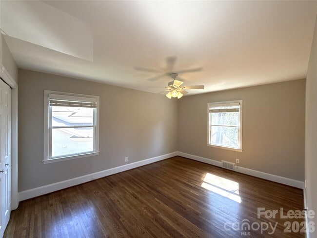 Building Photo - 2821 Sunset Dr