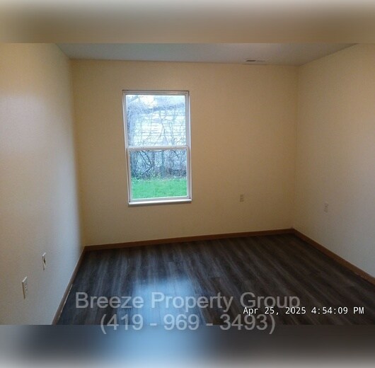 Building Photo - 1863 N Erie St