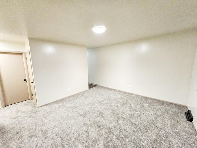 Building Photo - 241 Cluster Ave