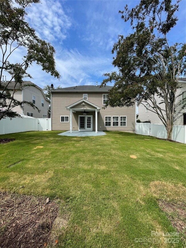 Building Photo - 120 Waterlynn Club Dr