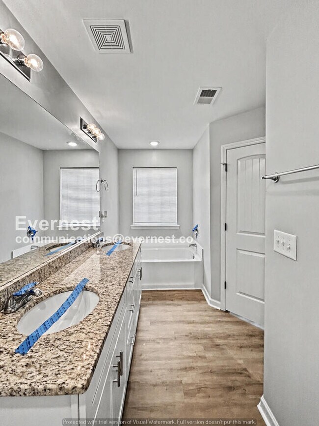 Building Photo - 3 Bed, 2.5 Bath Home with Attached Garage / Pet-Friendly / Available Now!