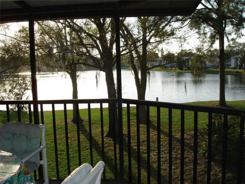 Building Photo - 202 Woodlake Wynde