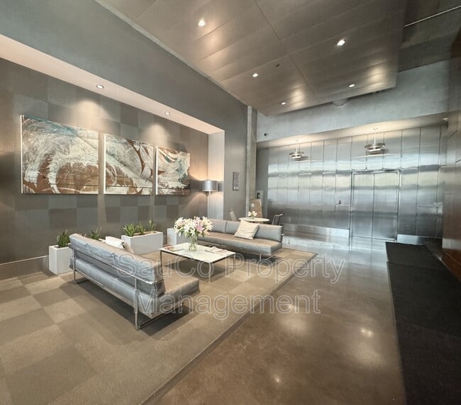 Building Photo - 1926 W Burnside St