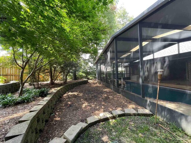 Building Photo - 5955 Hermitage Dr