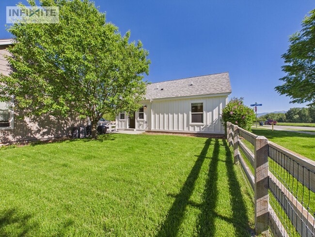 Building Photo - 845 Cottage Park Ln