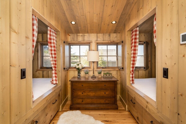 Building Photo - 5 Bandit Way