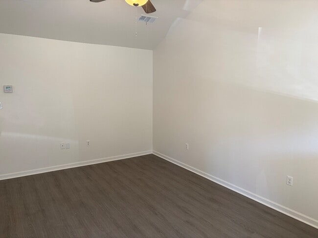 Building Photo - 50037 Kevin Dr