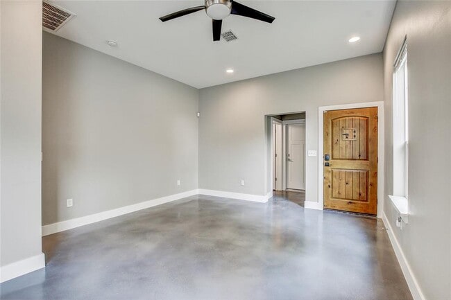 Building Photo - 5109 Lott Ave