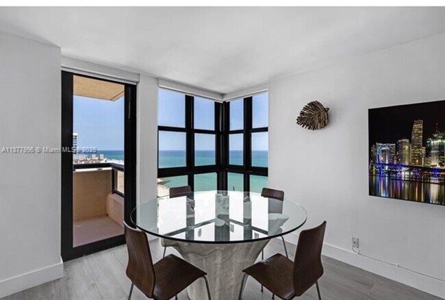 Building Photo - 2555 Collins Ave