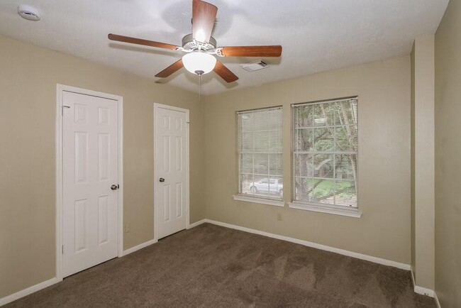 Building Photo - 20407 Avery Point Dr