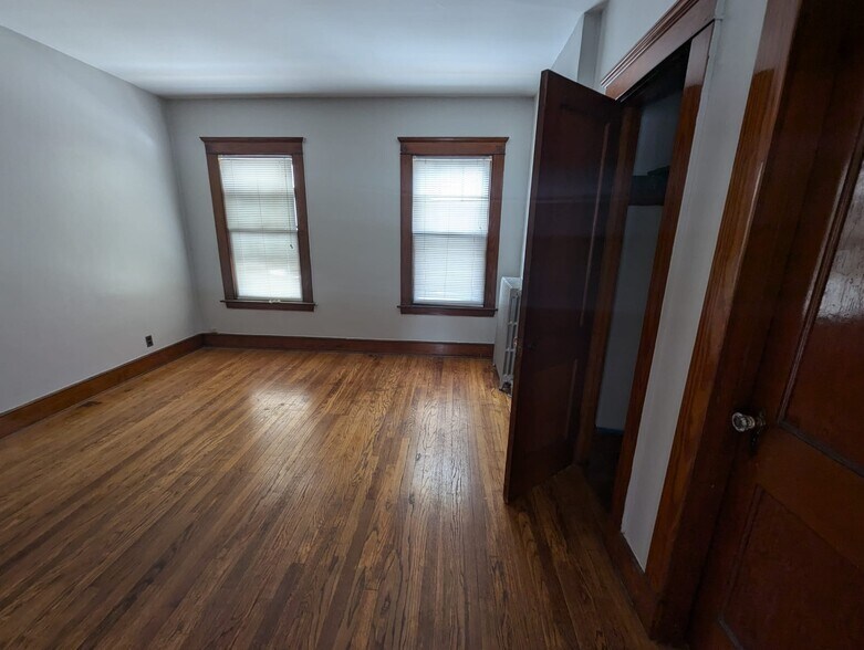 Building Photo - 215 Peck Ave