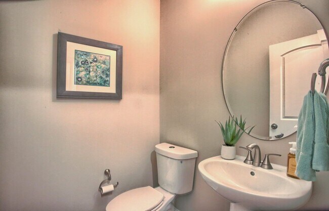 Building Photo - 3/BR luxury carriage home for rent