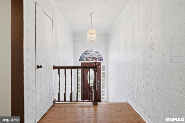 Building Photo - 303 Mansfield Rd