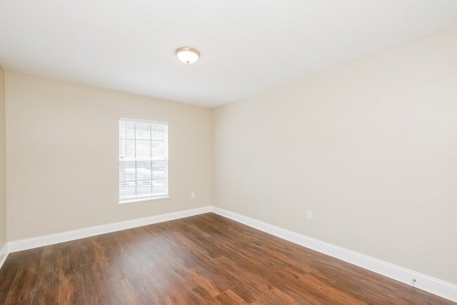 Building Photo - 1018 Brenton Leaf Dr