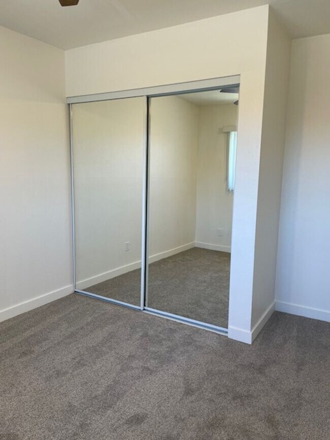 Building Photo - Spacious 2 Bedroom Unit in Huntington Beach